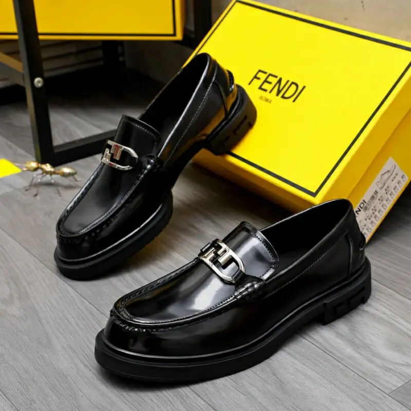 fendi cuir chaussures pour homme s_12209711